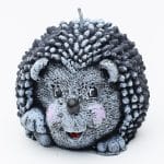 Sviečka ježko sivý 16x10,5 cm