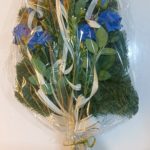 Ikebana na hrob - kytica na vetvičke modrá