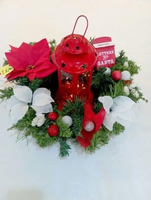 Vianočný veniec na podnose s LED lampášom, červeno biely1